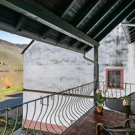 2 * Bernkastel-Kues